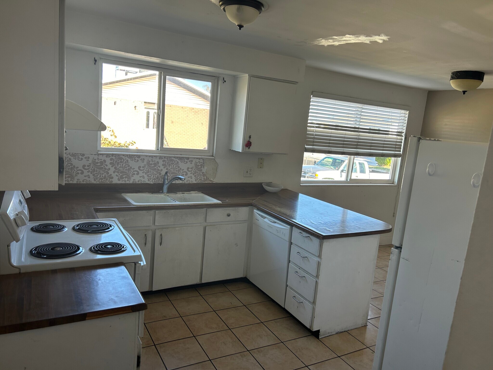 Building Photo - 5156 W Highwood Dr