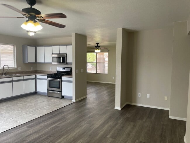 Building Photo - Rita Ranch Charmer 3Bdm 2Ba home, availabl...