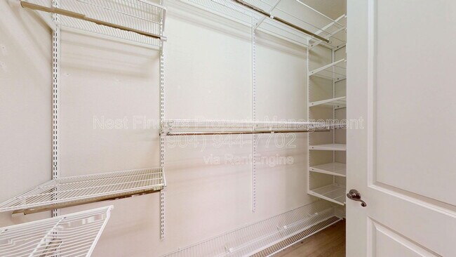 Building Photo - 628 Town Plaza Ave