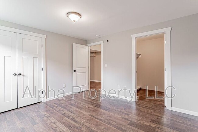 Building Photo - 314 S Plainview Dr