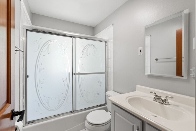 Building Photo - Beautiful South Perry Home