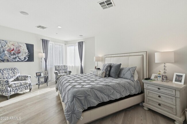 Building Photo - 20802 N Grayhawk Dr