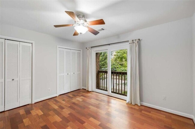 Building Photo - 654 Cleburne Terrace NE