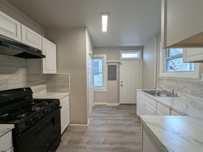 Building Photo - 2002 Grant Ave