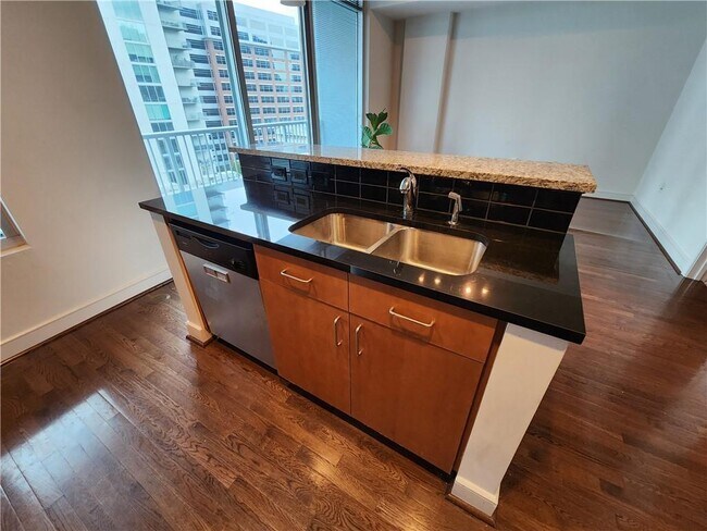 Building Photo - 44 Peachtree Pl NE