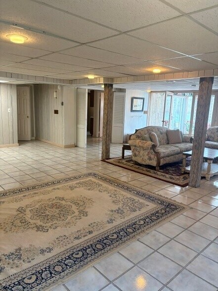 Building Photo - 10 Mill Pond Ln