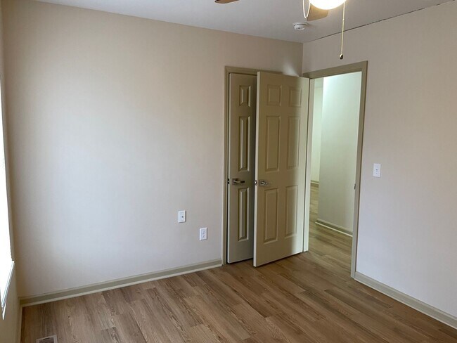 Building Photo - 1307