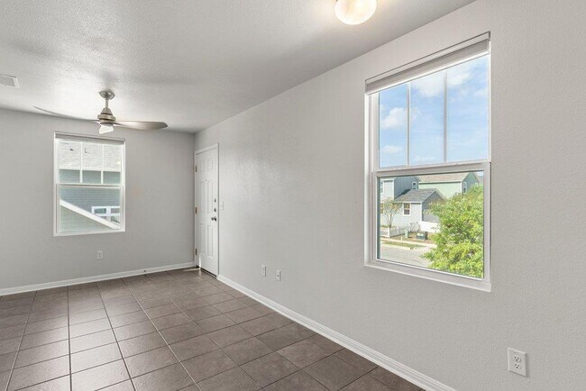 Building Photo - 1600 Arbor Knot Dr