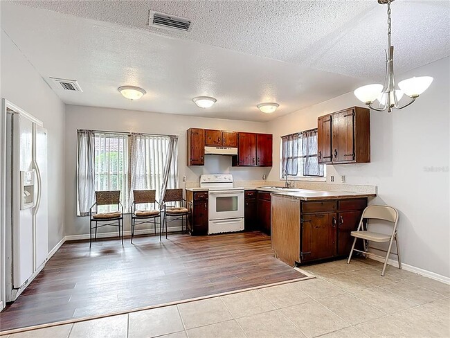 Building Photo - 571 Hunter Cir