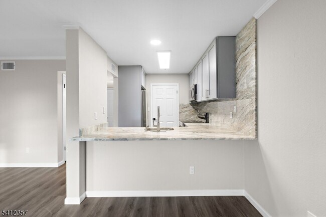 Building Photo - 690 NJ-23