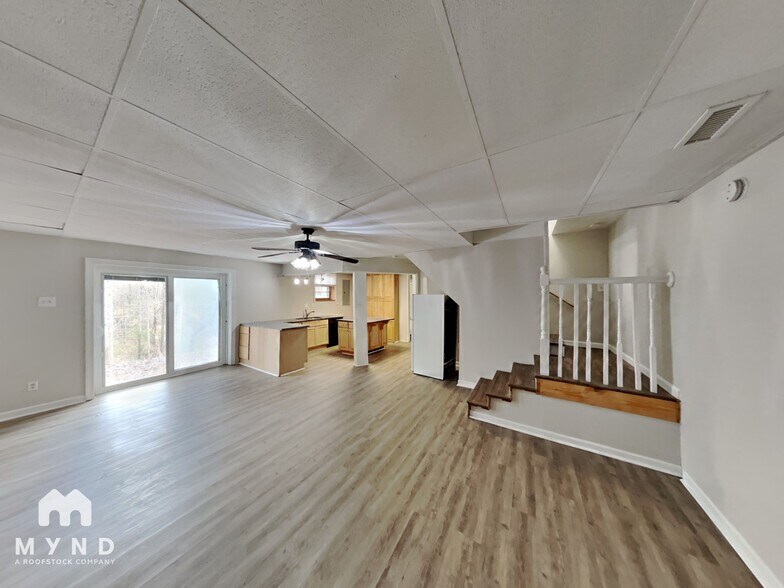 Building Photo - 400 Woodstream Dr