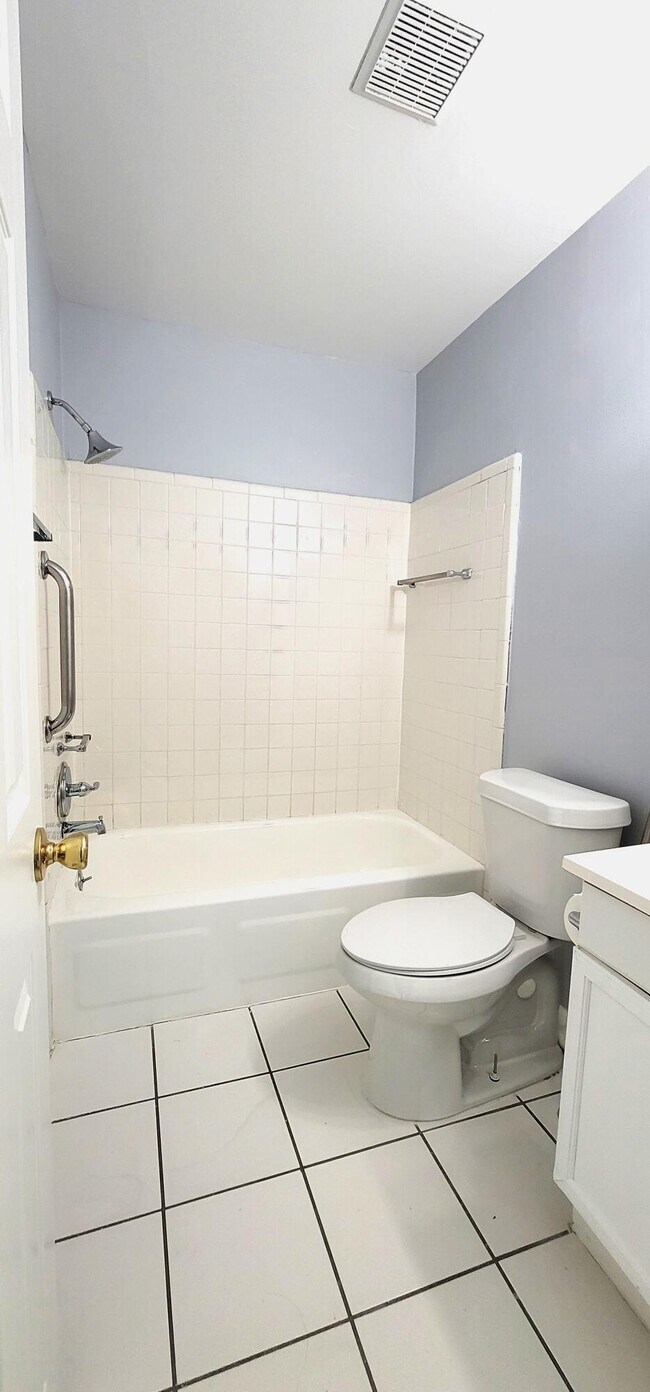 Building Photo - 38255 Fairway Ct