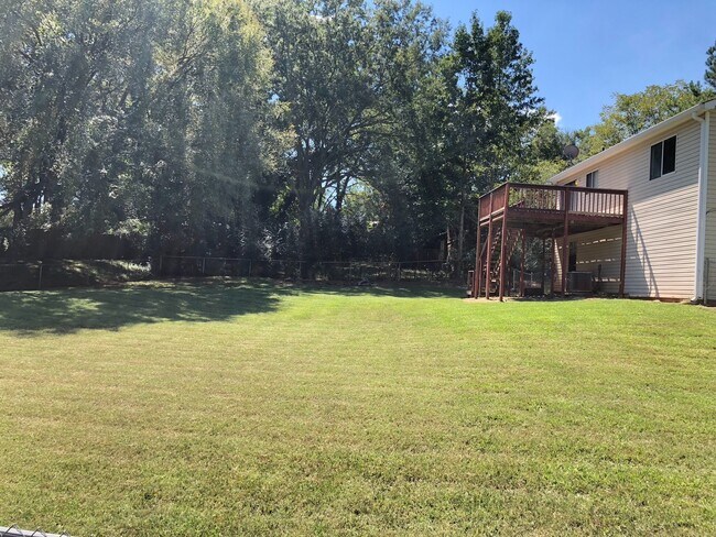 Building Photo - Stone Mountain 4 bed 2 bath Home with Fenced Backyard.