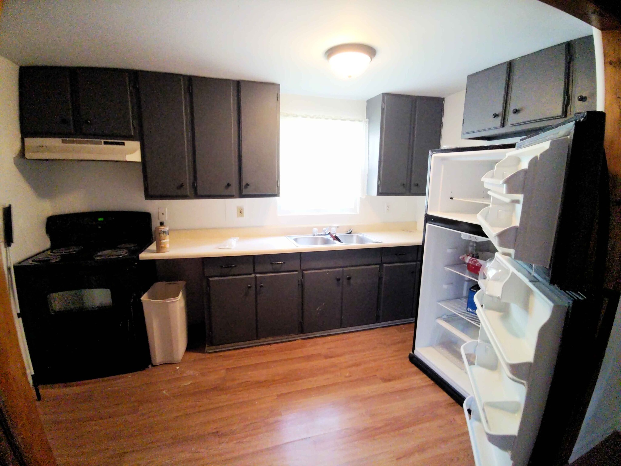 Kitchen - 16 Lawrence Ave