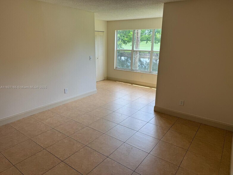 Building Photo - 457 Vista Isles Dr