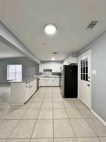 Building Photo - 5652 Conlin Dr