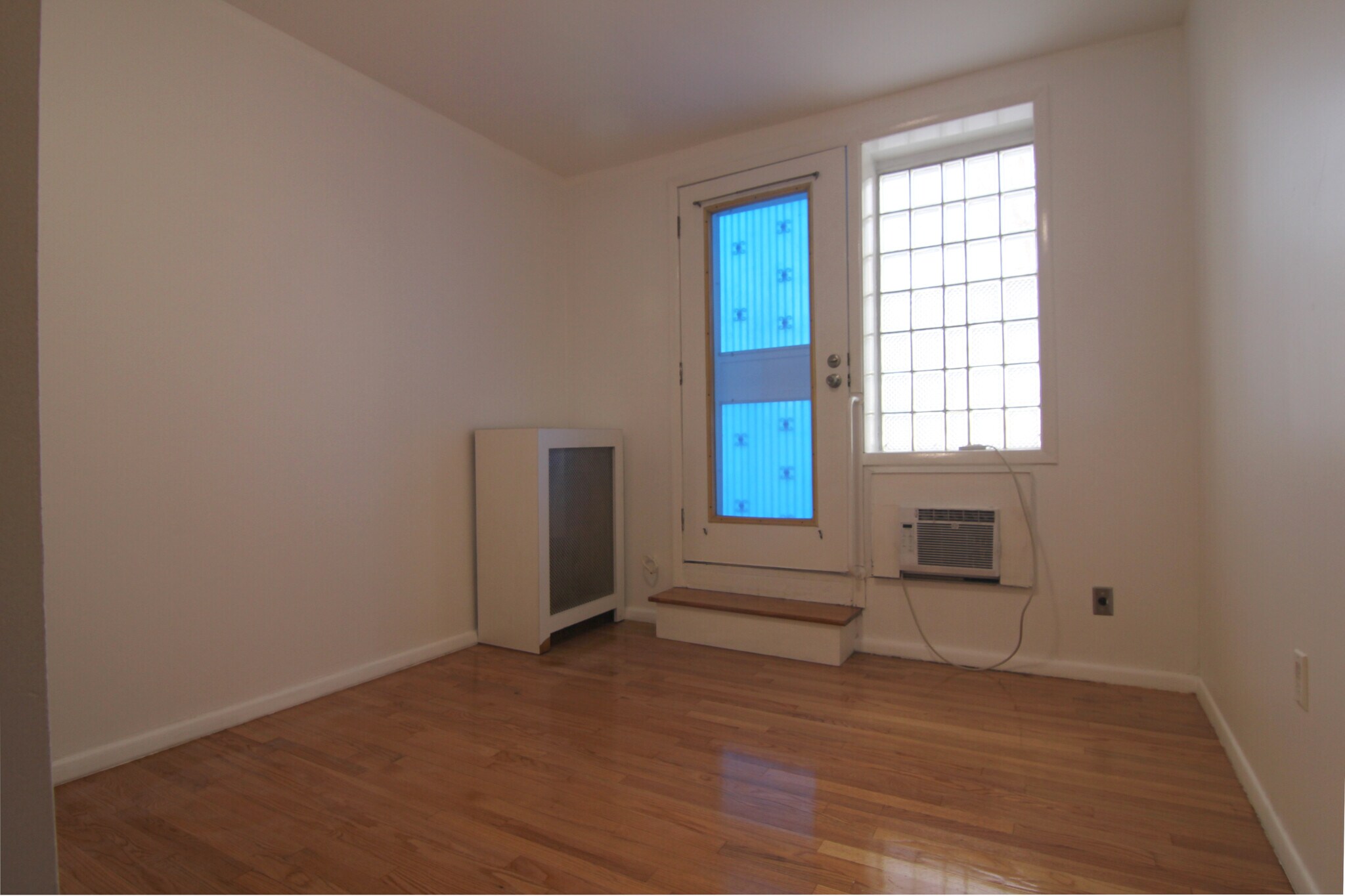 Building Photo - 10513 Metropolitan Ave