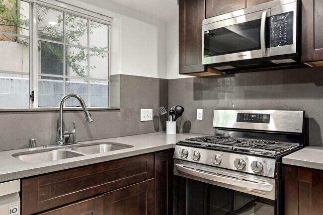 Building Photo - 10777 Ashton Ave