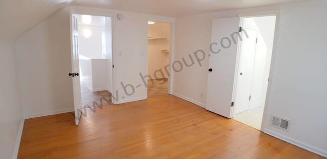Building Photo - New Listing!