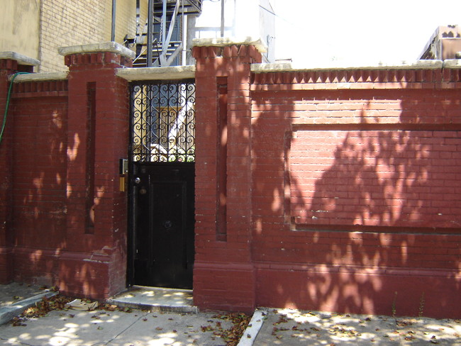 Building Photo - Renovated Two Bedroom in historic building