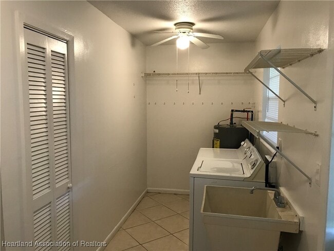 Building Photo - 2728 Queenswood Dr