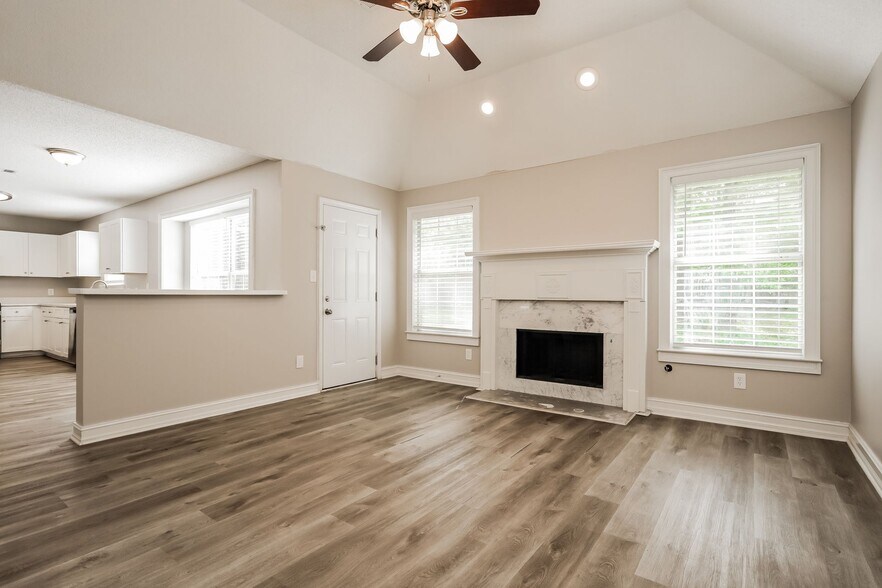 Building Photo - 355 Emerald Trce