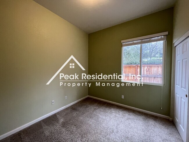 Building Photo - Wonderful Rocklin 4bd/2ba Home - Gated Com...