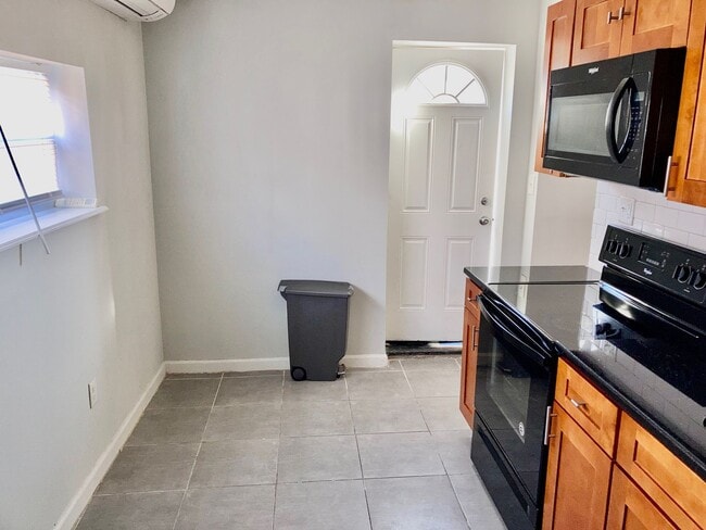 Building Photo - 5301 Catharine St