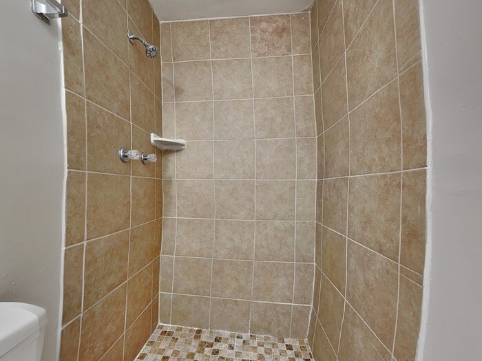 Building Photo - 2318 Burpee Dr W