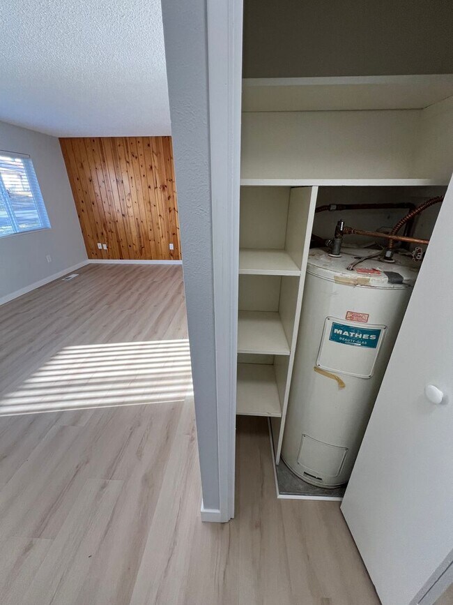 Building Photo - 928-932 N 6th Street