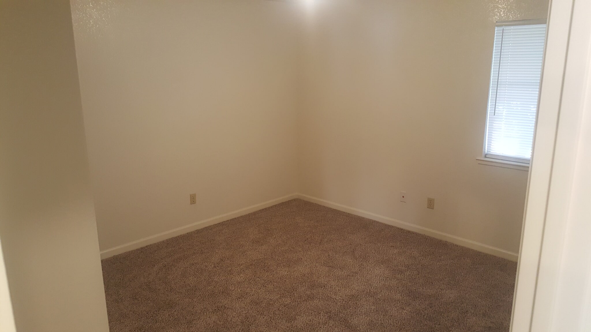 Building Photo - 2506 N Walnut Rd