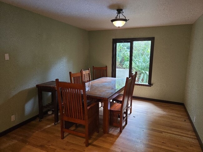 Building Photo - Pet Friendly! Redwood views! 3-bedroom hom...
