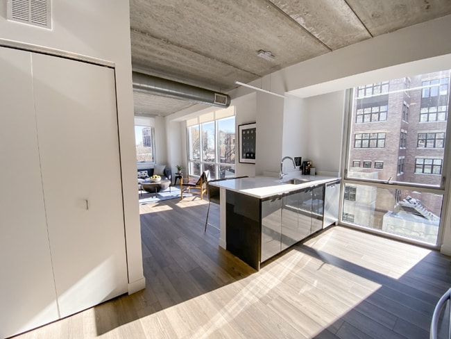 Building Photo - 750 W Sheridan Rd