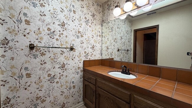 Building Photo - 1555 W Boston Ave