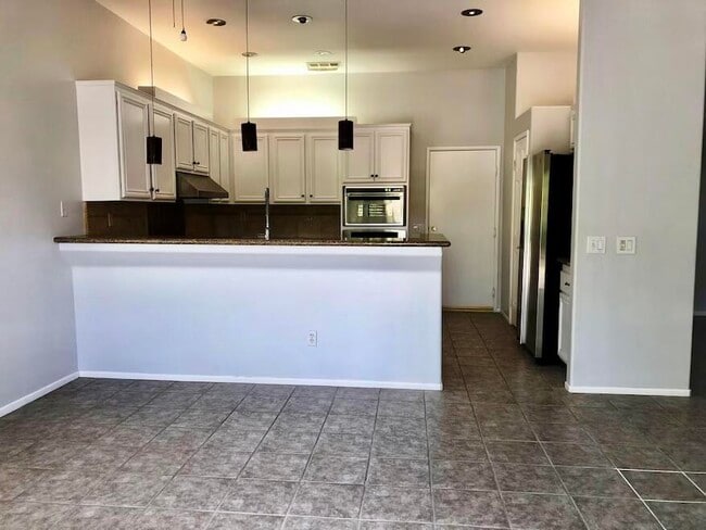 Building Photo - 78825 Zenith Way