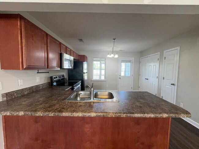 Building Photo - Nice 2 Bedroom, 2.5 Bath Townhouse in Hubert - 309 Burley Dr. #2