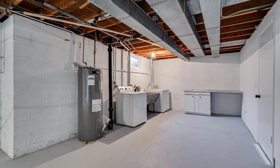 Building Photo - 83 Crystal View Cir