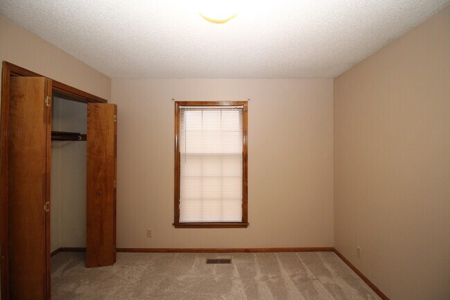 Building Photo - 11616 Oakmont St