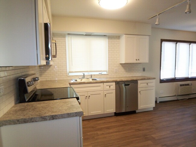 Building Photo - 4381 Woodland Ave