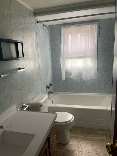 Building Photo - 118 W Foulkes St