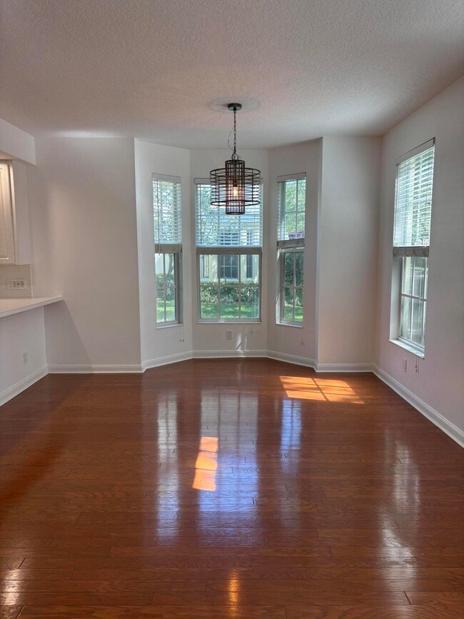 Building Photo - 140 Day Lily Dr