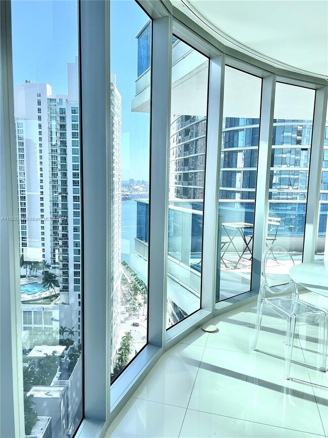 Building Photo - 200 Biscayne Blvd Way