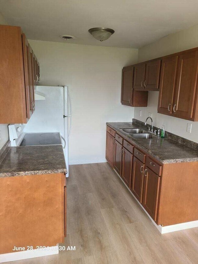 Building Photo - 2275 N Cable Rd