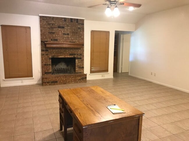 Building Photo - 5249 Meadowick Ln