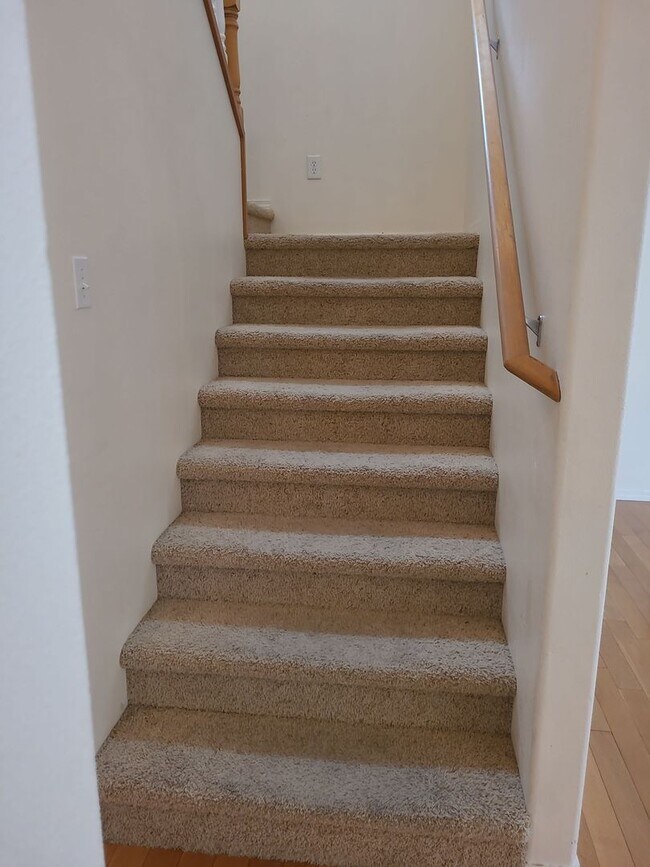 Building Photo - 1/2 OFF OCTOBER RENT - 4 Bedroom