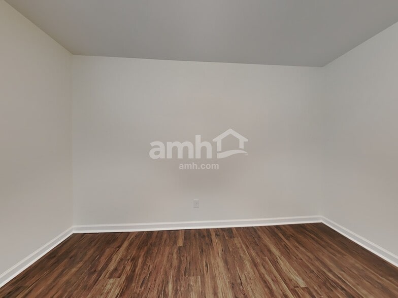 Building Photo - 132 Spring Lakes Dr