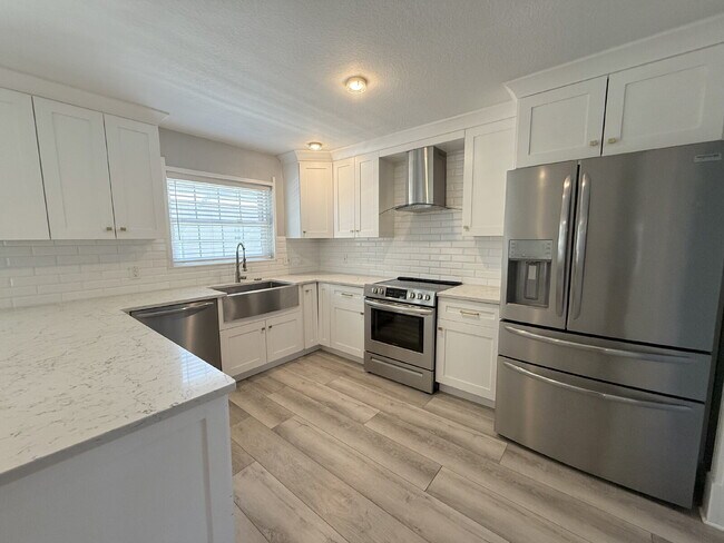 Building Photo - 7808 Bay Dr
