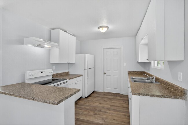Building Photo - 1410 S 24th Ave