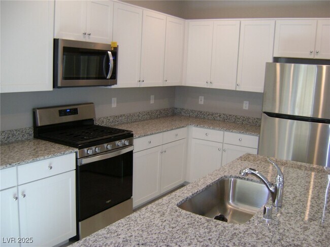 Building Photo - 3242 Trabia Ave