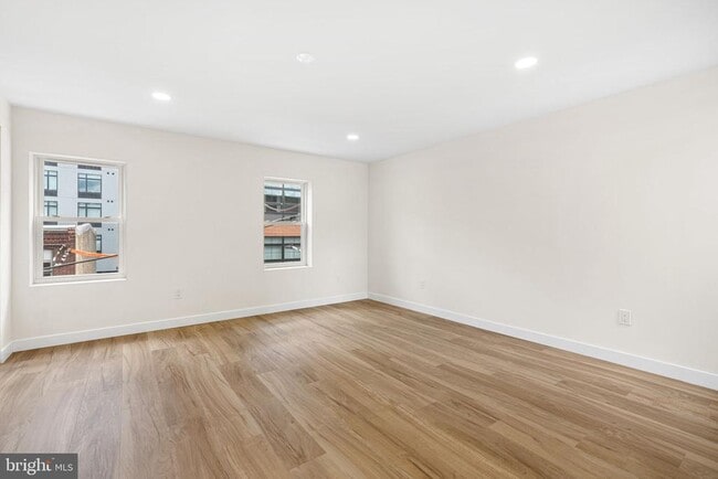Building Photo - 1124 Dunton St